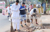 MP Nalin, BJP men clean-up Kadri-Mallikatta Road to mark Vajpayee’s birthday